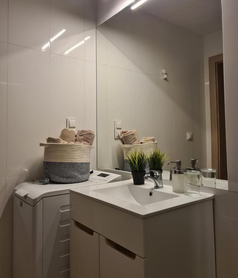 Mostowa 23 Hugo Apartment, Self Check-In 24H, Free Parking, Air-Conditioning Poznań Exteriör bild